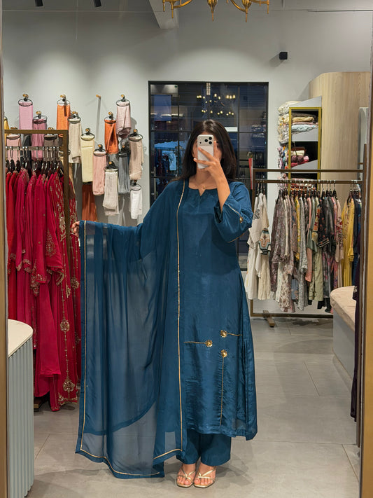 Blue Serenity – Glossy Organza with a Touch of Gold💙