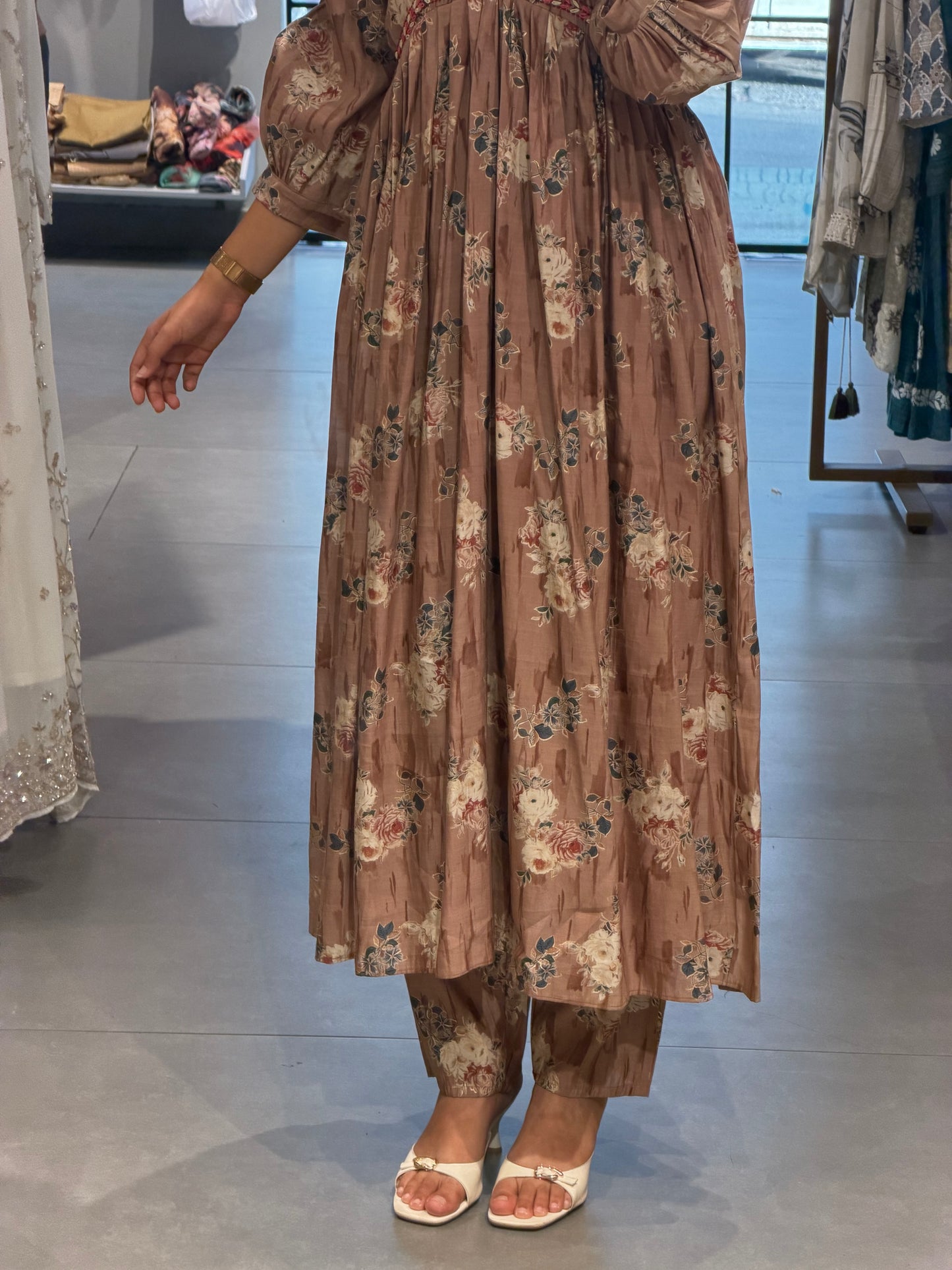 Floral Muslin Elegance – A Graceful Ethnic Wear Set
