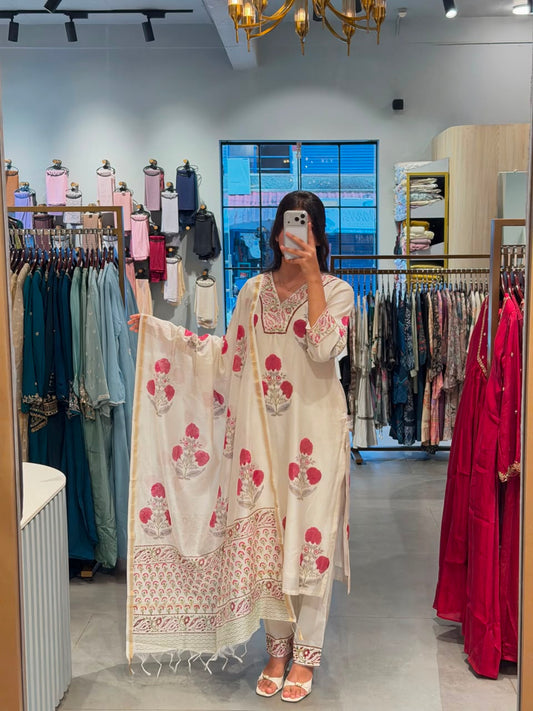 Lvory Floral Printed Kurta Set