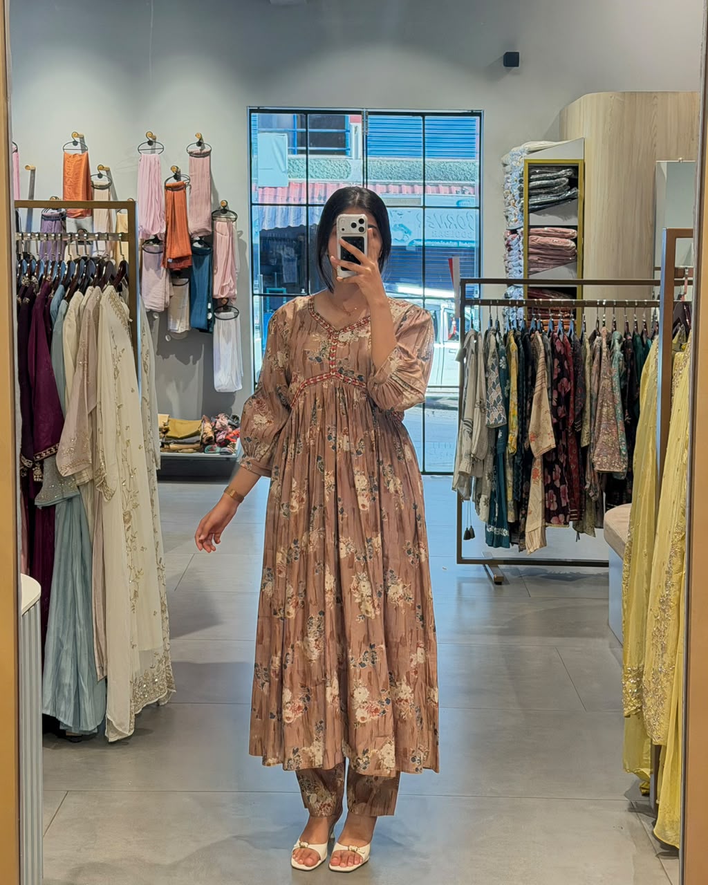 Floral Muslin Elegance – A Graceful Ethnic Wear Set